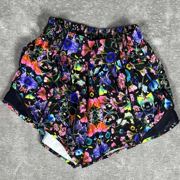 Lululemon Shorts Womens 0 Hotty Hot 4” Inseam
Flowerscope Lined Athletic Run Gym - Picture 10 of 13